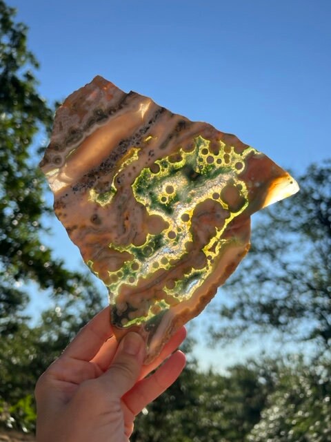 Vein 1 - 2 Ocean Jasper Slab / Highly translucent green Quartz / OJU17