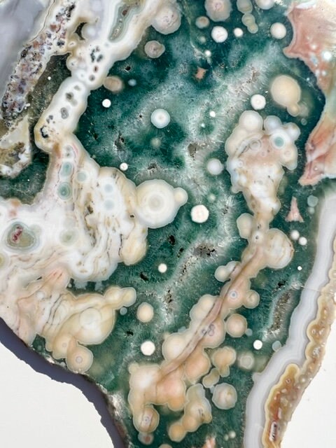 Vein 1 - 2 Ocean Jasper Slab / Highly translucent green Quartz / OJU17