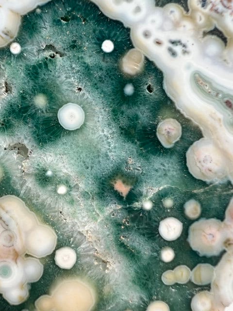 Vein 1 - 2 Ocean Jasper Slab / Highly translucent green Quartz / OJU17