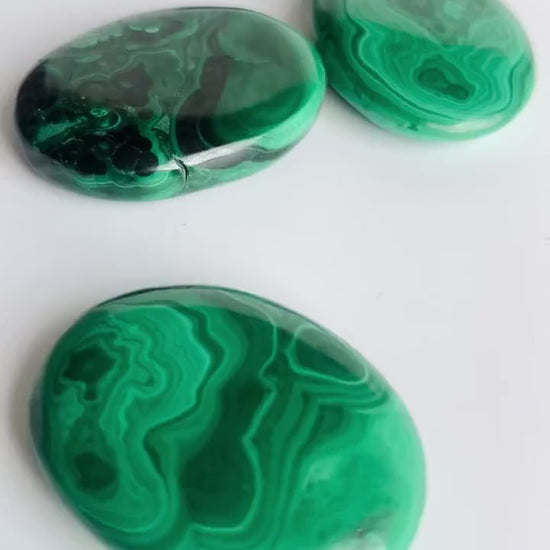 Malachite Flat Small Palm Stones