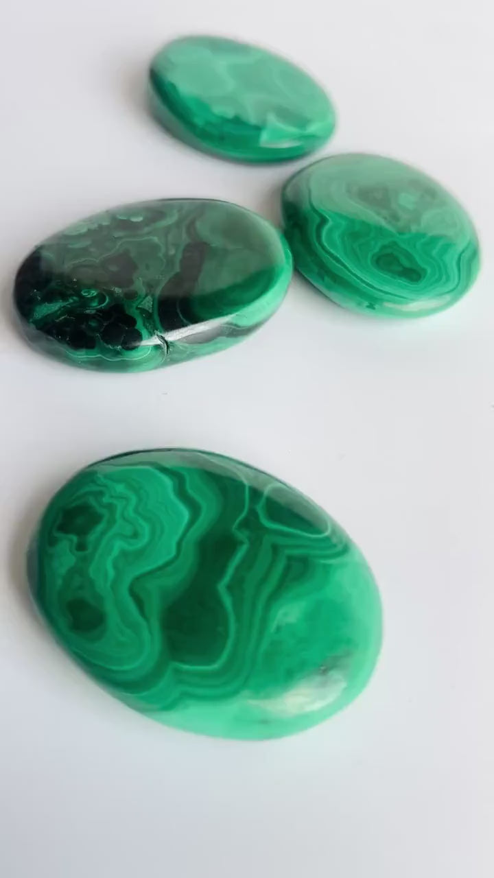 Malachite Flat Small Palm Stones