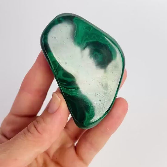 Malachite Free Form: Polished Green Crystal with Flower Patterns