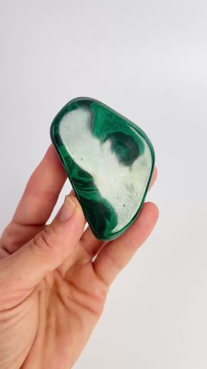 Malachite Free Form: Polished Green Crystal with Flower Patterns